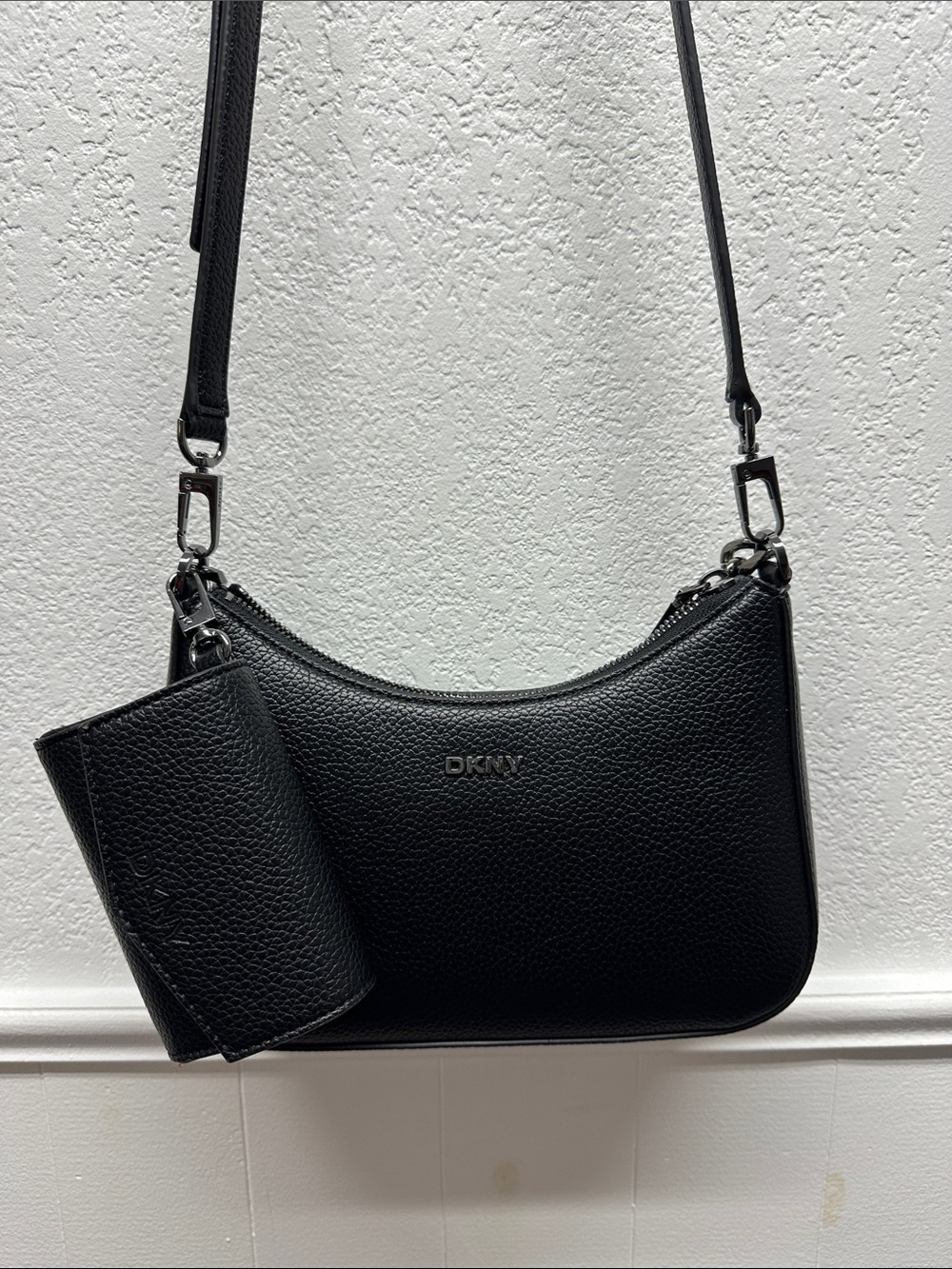 K163 DKNY Black Pebbled Vegan Leather Crossbody with Card Holder Accent NWT
